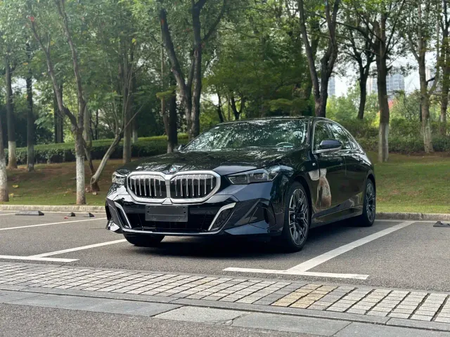 BMW 5 Series — Фото автомобиля 2