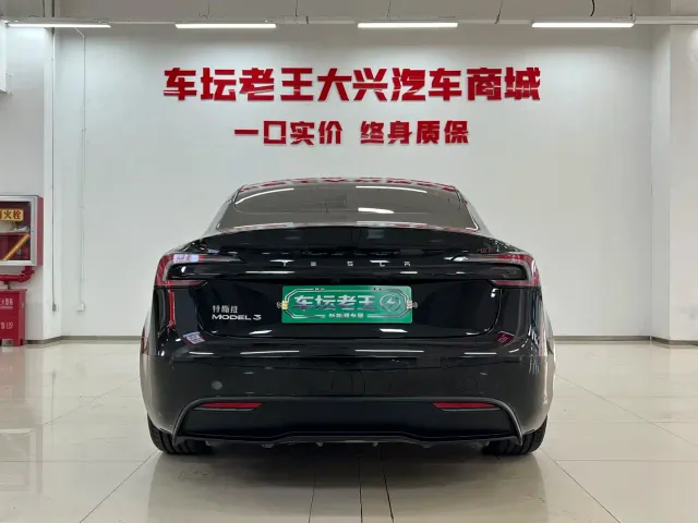 Tesla Model 3 — Фото автомобиля 8