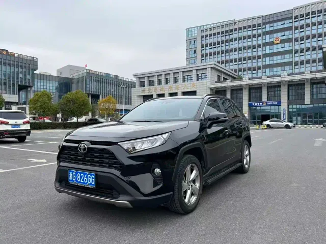 Toyota RAV4 — Фото автомобиля 2