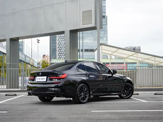 BMW 3 Series — Фото автомобиля 6