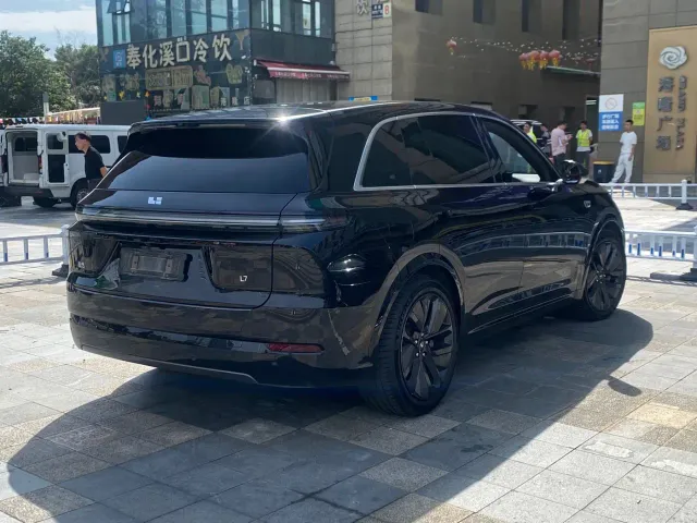 Li Auto L7 — Фото автомобиля 13