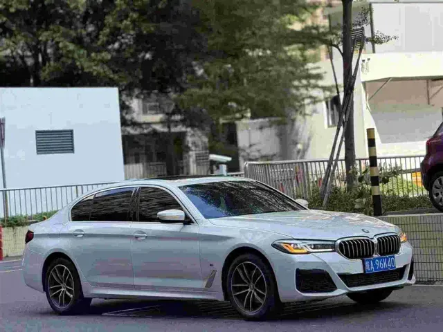 Фотография автомобиля — BMW 5 Series
