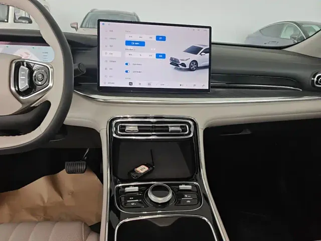 Geely Galaxy Stellar 6 — Фото автомобиля 12