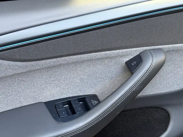 Tesla Model Y — Фото автомобиля 13