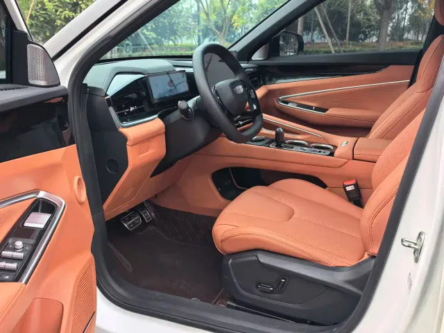 Geely Boyue — Фото автомобиля 8