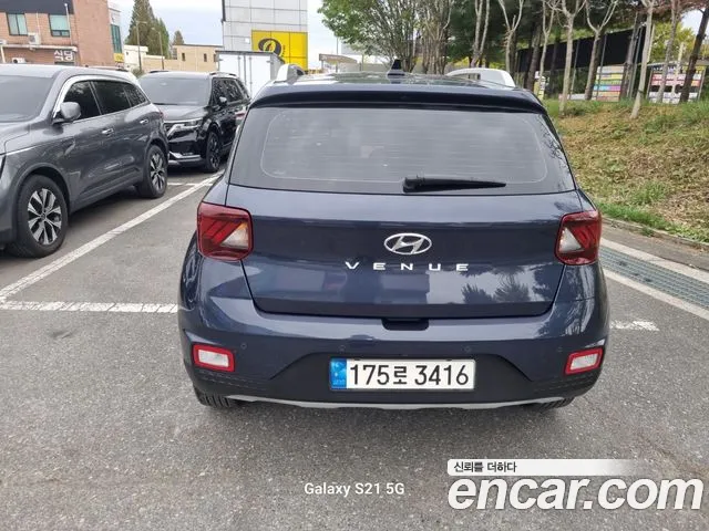 Hyundai Venue — Фото автомобиля 4