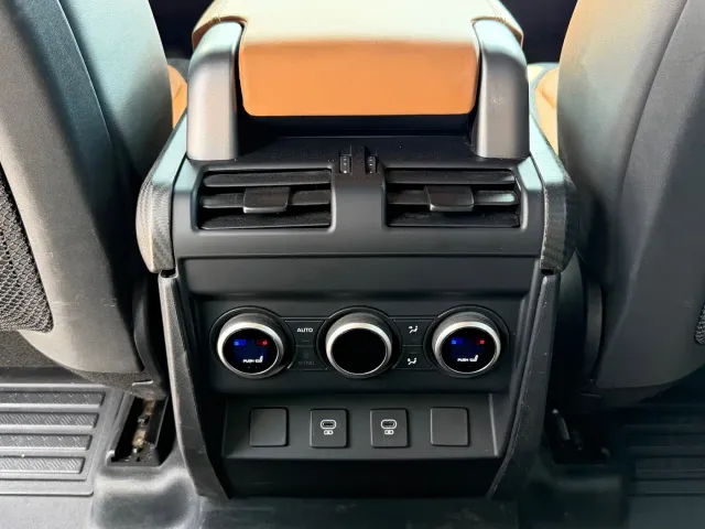 Land Rover Defender — Фото автомобиля 16