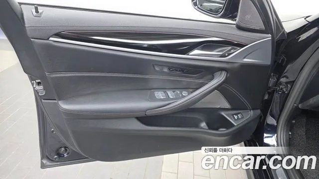 BMW 5 Series G30 — Фото автомобиля 13