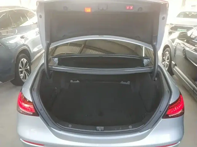 Mercedes-Benz E-Class — Фото автомобиля 18