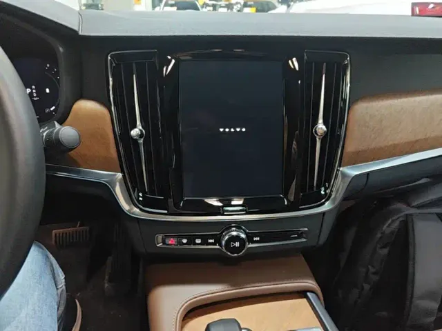 Volvo S90 — Фото автомобиля 12