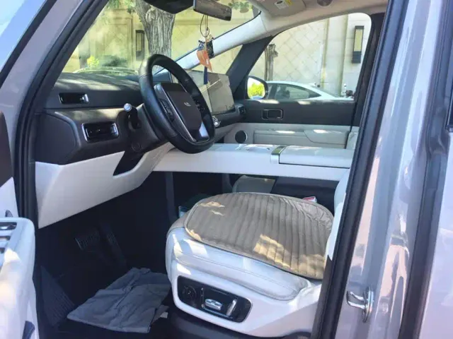 Li Auto MEGA — Фото автомобиля 9