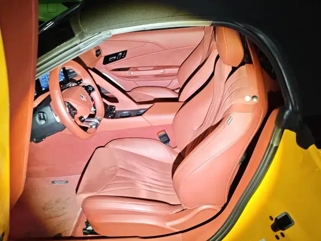 MG MG Cyberster 2024 520km Legend AWD Red Canopy Edition — Фото автомобиля 8