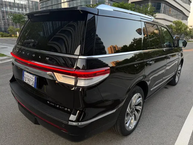 Lincoln Navigator — Фото автомобиля 9