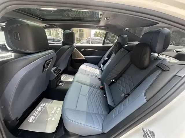 BMW 5 Series — Фото автомобиля 7