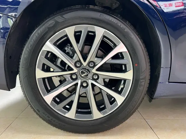 Lexus ES — Фото автомобиля 27