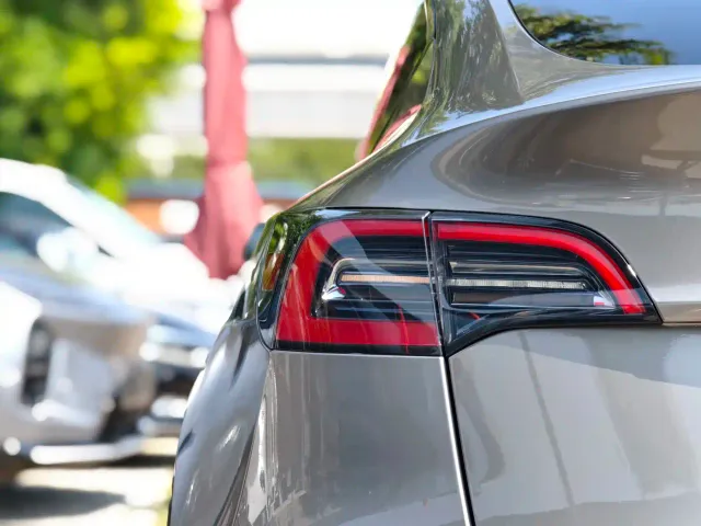Tesla Model Y — Фото автомобиля 14