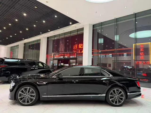 Bentley Flying Spur — Фото автомобиля 8