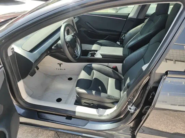 Tesla Model 3 — Фото автомобиля 14