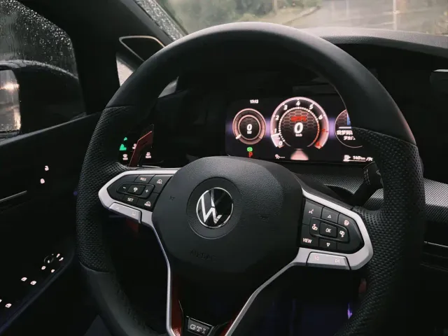 Volkswagen Golf GTI — Фото автомобиля 11