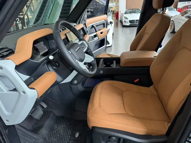 Land Rover Defender — Фото автомобиля 7