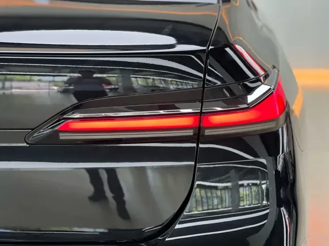 BMW 7 Series — Фото автомобиля 18