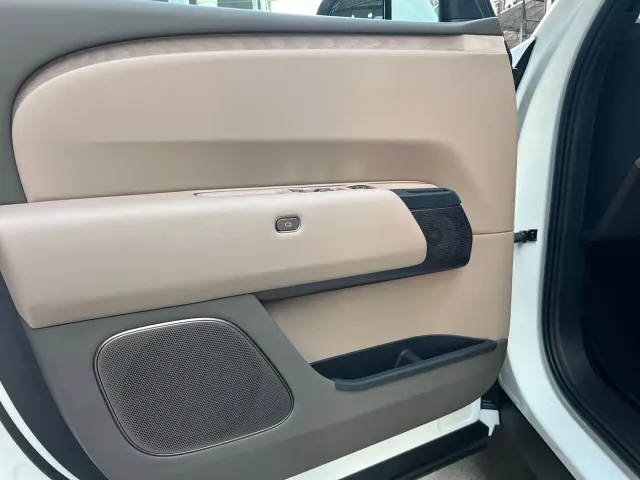 Li Auto L8 — Фото автомобиля 20