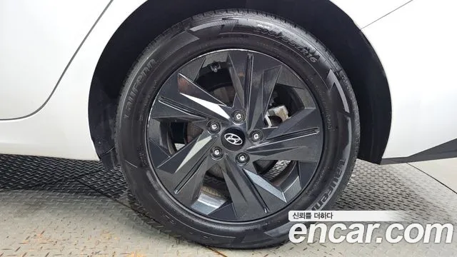 Hyundai Avante CN7 — Фото автомобиля 21