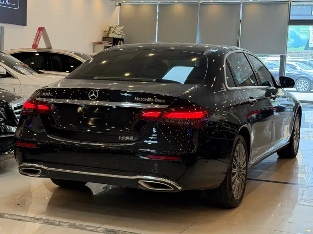 Mercedes-Benz E-Class — Фото автомобиля 20