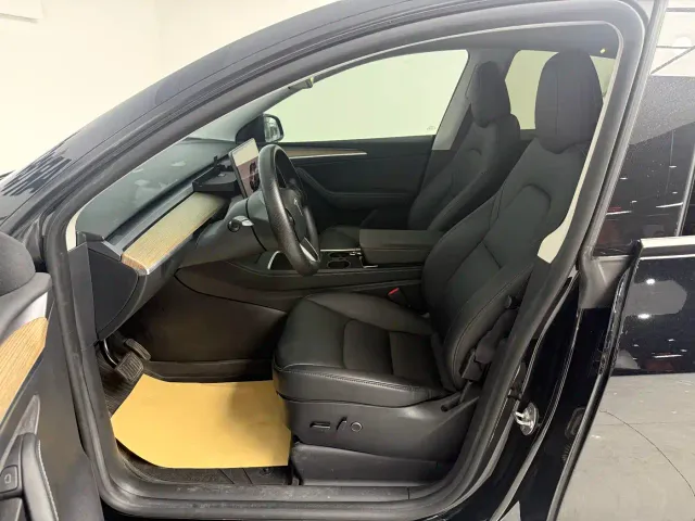 Tesla Model Y — Фото автомобиля 15