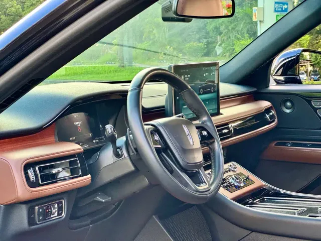 Lincoln Aviator — Фото автомобиля 6