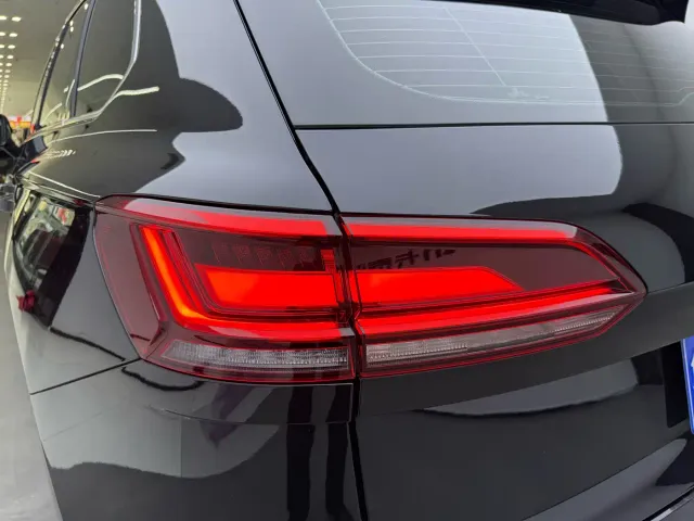 Volkswagen Touareg — Фото автомобиля 6
