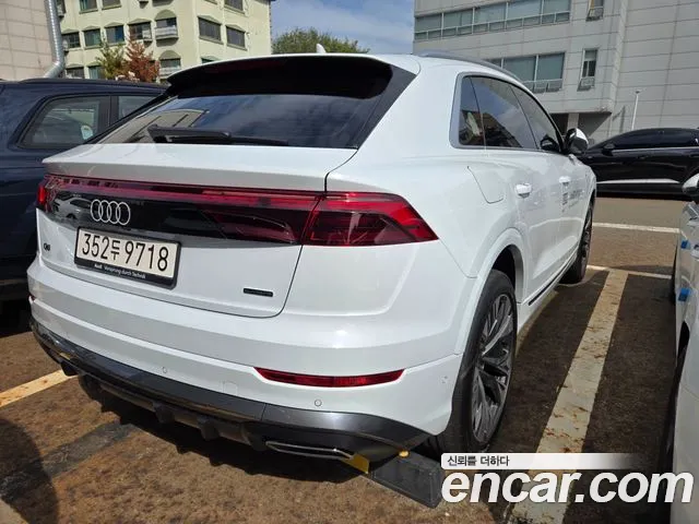 Audi Q8 — Фото автомобиля 2