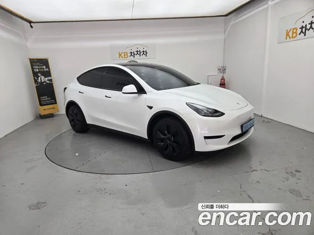 Tesla Model Y — Фото автомобиля 2