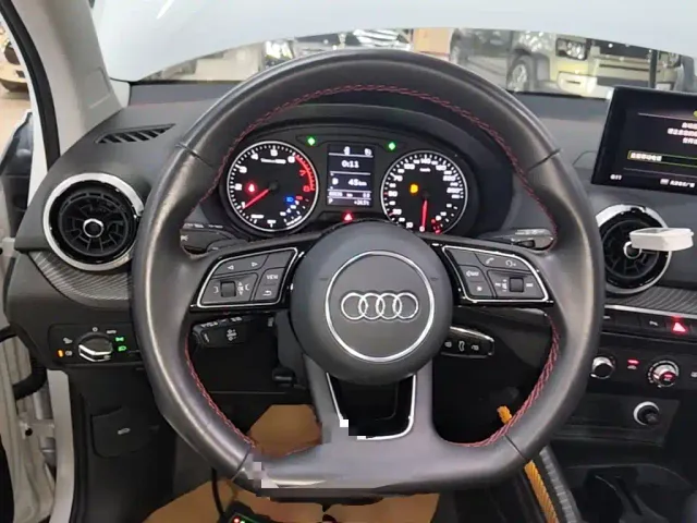 Audi Q2L — Фото автомобиля 10