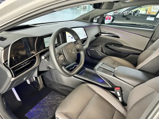 Hongqi EH7 — Фото автомобиля 17