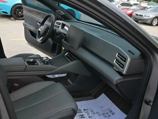 BYD Qin L — Фото автомобиля 15
