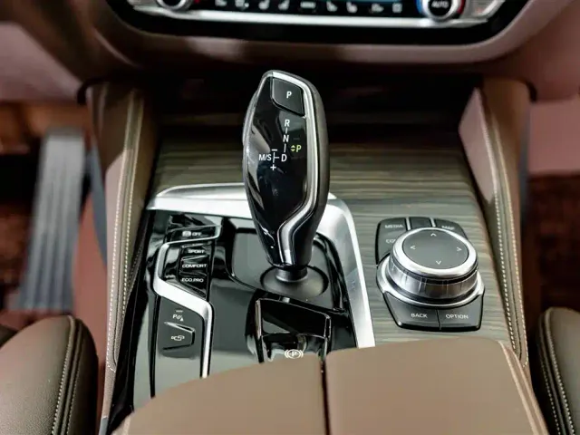 BMW 5 Series — Фото автомобиля 15