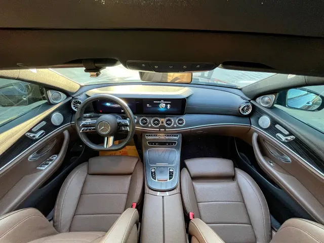 Mercedes-Benz E-Class — Фото автомобиля 5