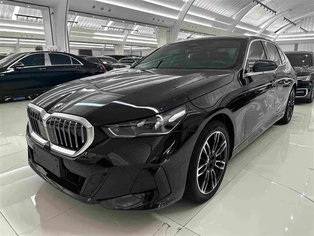 Фотография автомобиля — BMW 5 Series