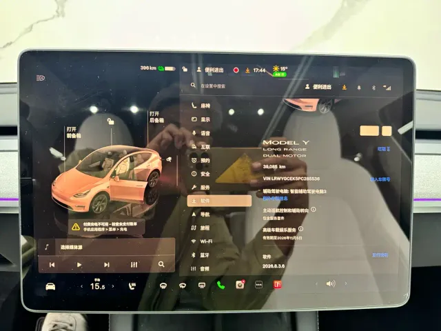 Tesla Model Y — Фото автомобиля 16