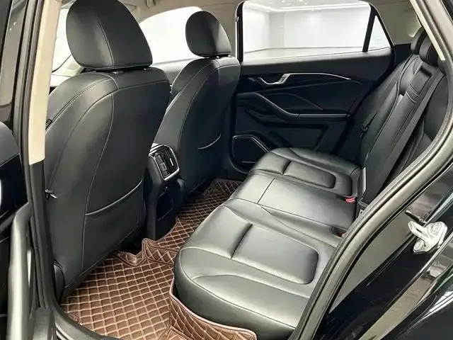 Bestune B70 — Фото автомобиля 10