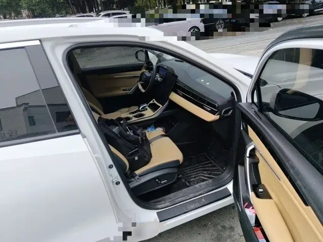 Geely Boyue L — Фото автомобиля 16
