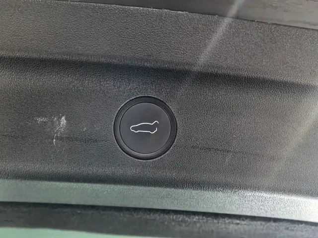 Tesla Model Y — Фото автомобиля 18