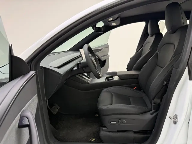 Tesla Model Y — Фото автомобиля 14