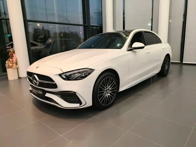 Фотография автомобиля — Mercedes-Benz C-Class