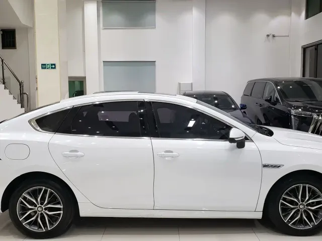 BYD Qin PLUS — Фото автомобиля 12