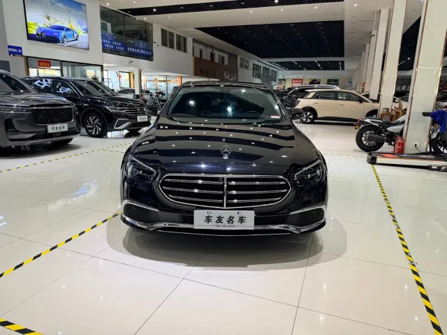 Mercedes-Benz E-Class — Фото автомобиля 2