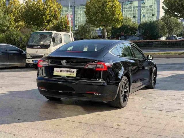 Tesla Model 3 — Фото автомобиля 7