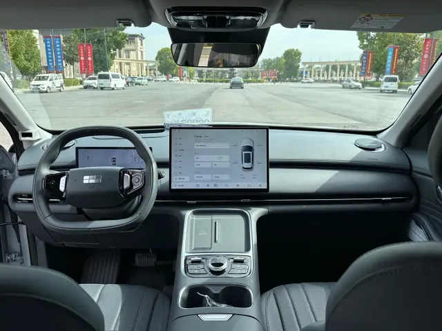 Geely Galaxy Starship 7 EM-i — Фото автомобиля 12