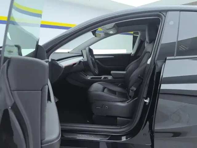 Tesla Model Y — Фото автомобиля 9